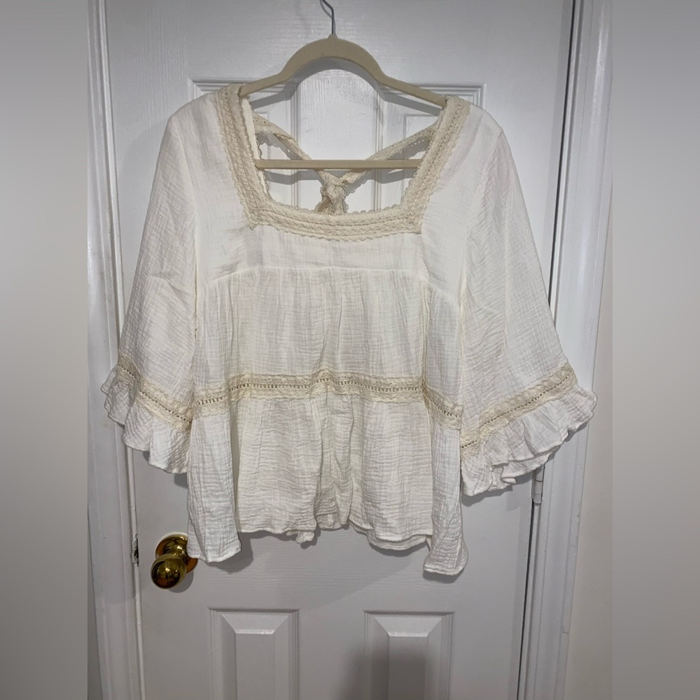 Caslon Cream Blouse with Ruffle Sleeves
